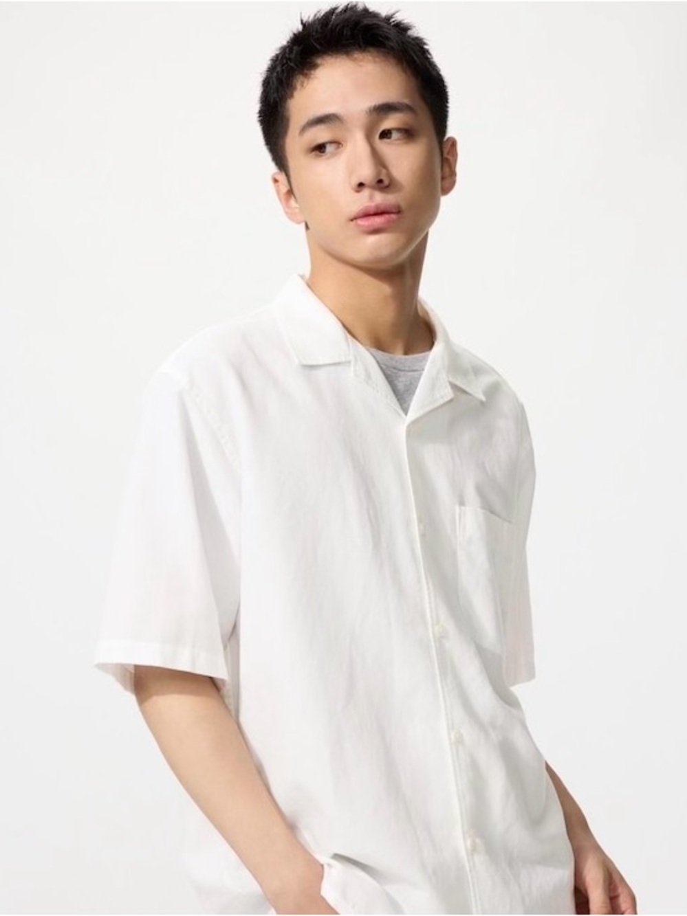 Uniqlo Men's White Short-Sleeve Camp Collar Shirt